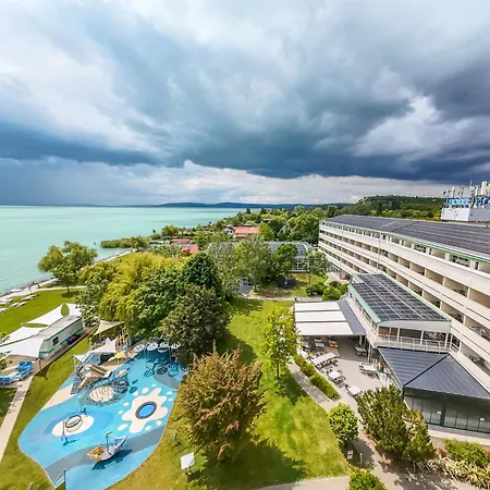 Hotel Marina Port 4*