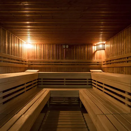 マリーナ ポート ホテル 4*