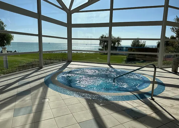 Hotel Marina Port 4*