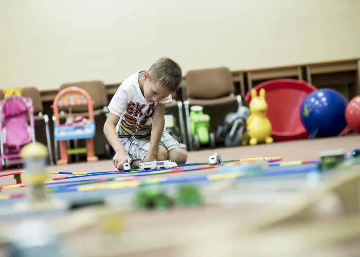 Marina Port بالاتونكينيشي